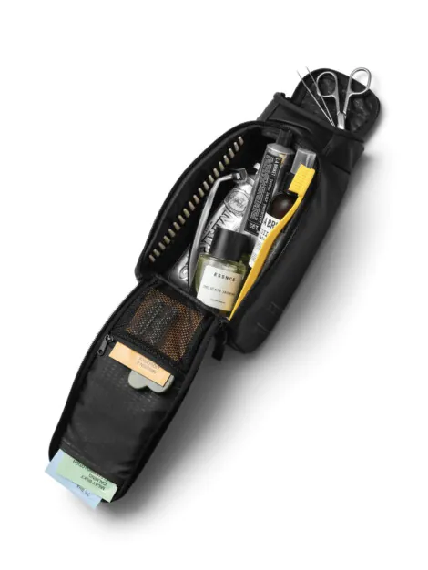 HUGGER WASH BAG BLACK