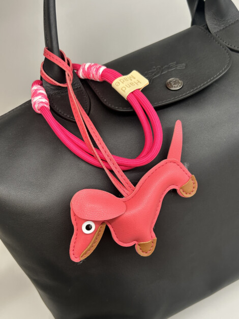 DARK DACHS CHARM W/ PHONE STRAP PINK