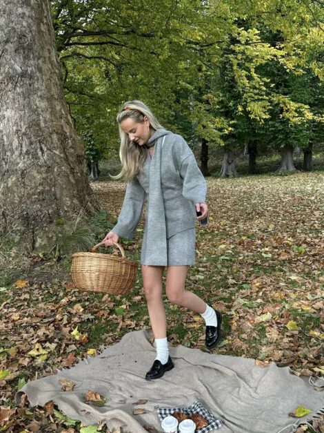 ELLEN SCARF GREY