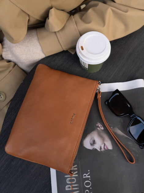 VERA CLUTCH COGNAC