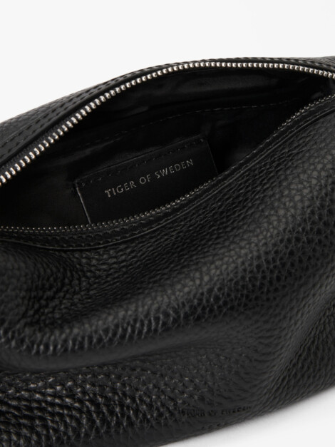 BELLIEN BLACK