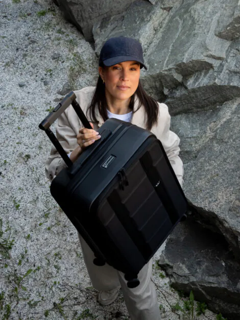 Ramverk Front-access Carry-on Black Out