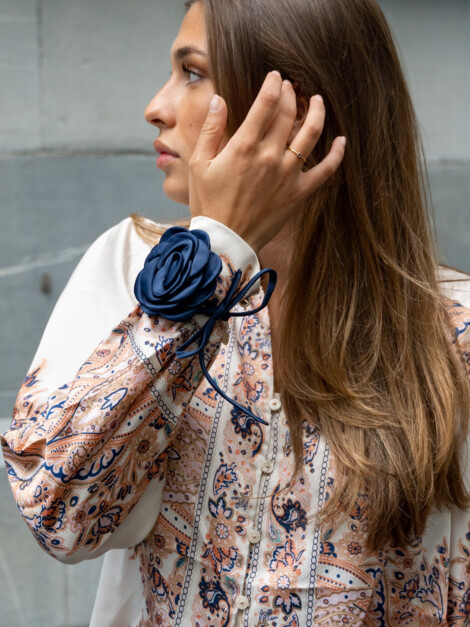 SATIN ROSE BROCH NAVY BLUE