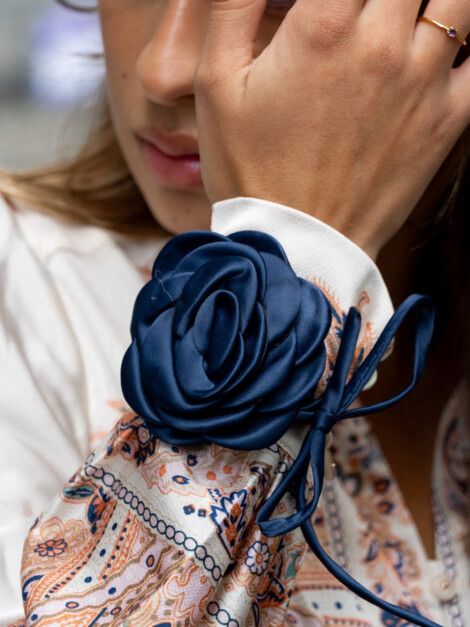 SATIN ROSE BROCH NAVY BLUE