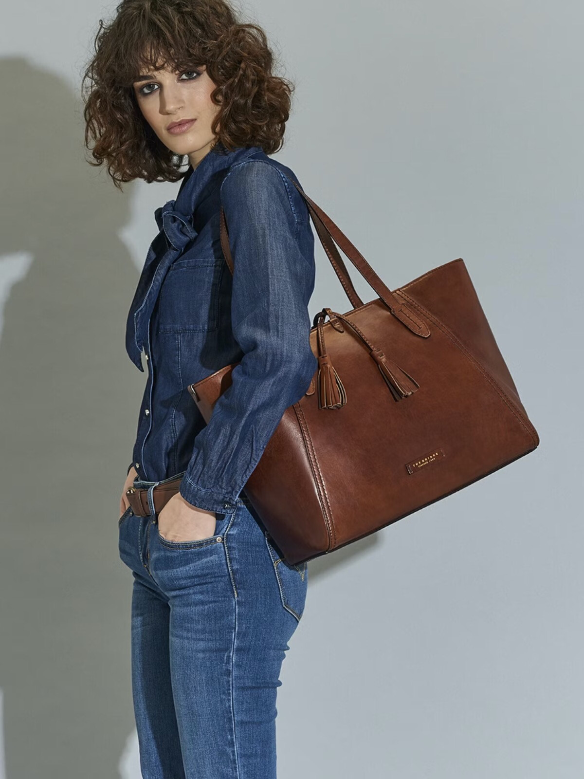 THE BRIDGE SHOPPER COGNAC