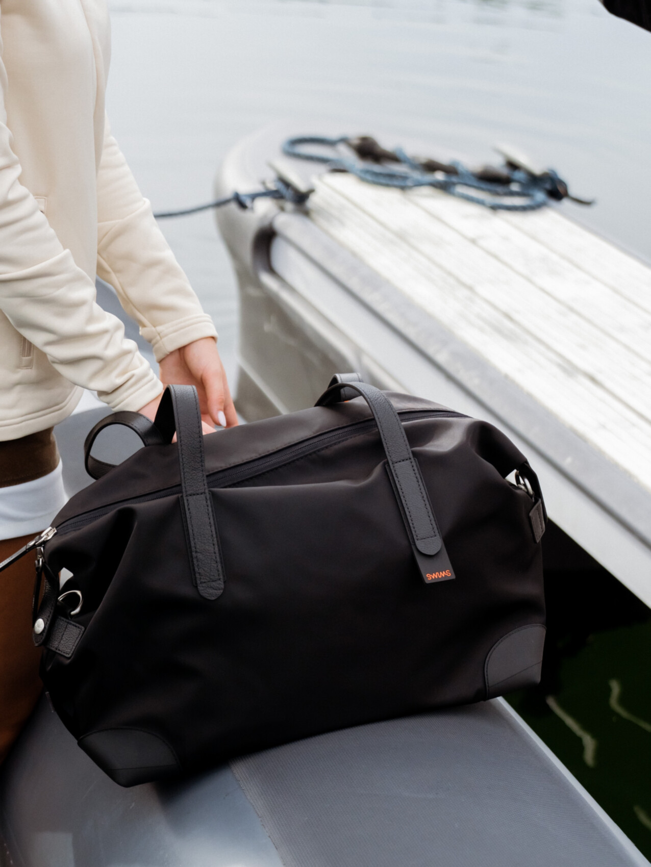 HOLDALL 24H W/SHOULDERSTRAP BLACK