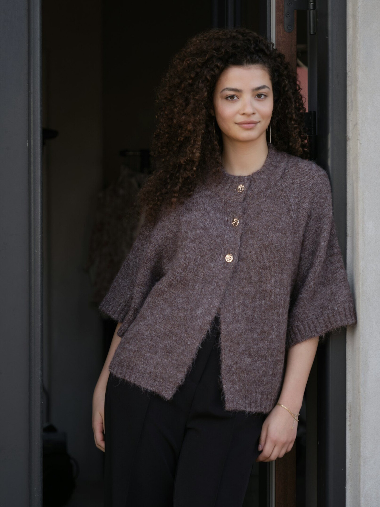 BENUTA FLUFFY KNIT CARDIGAN LIGHT BROWN