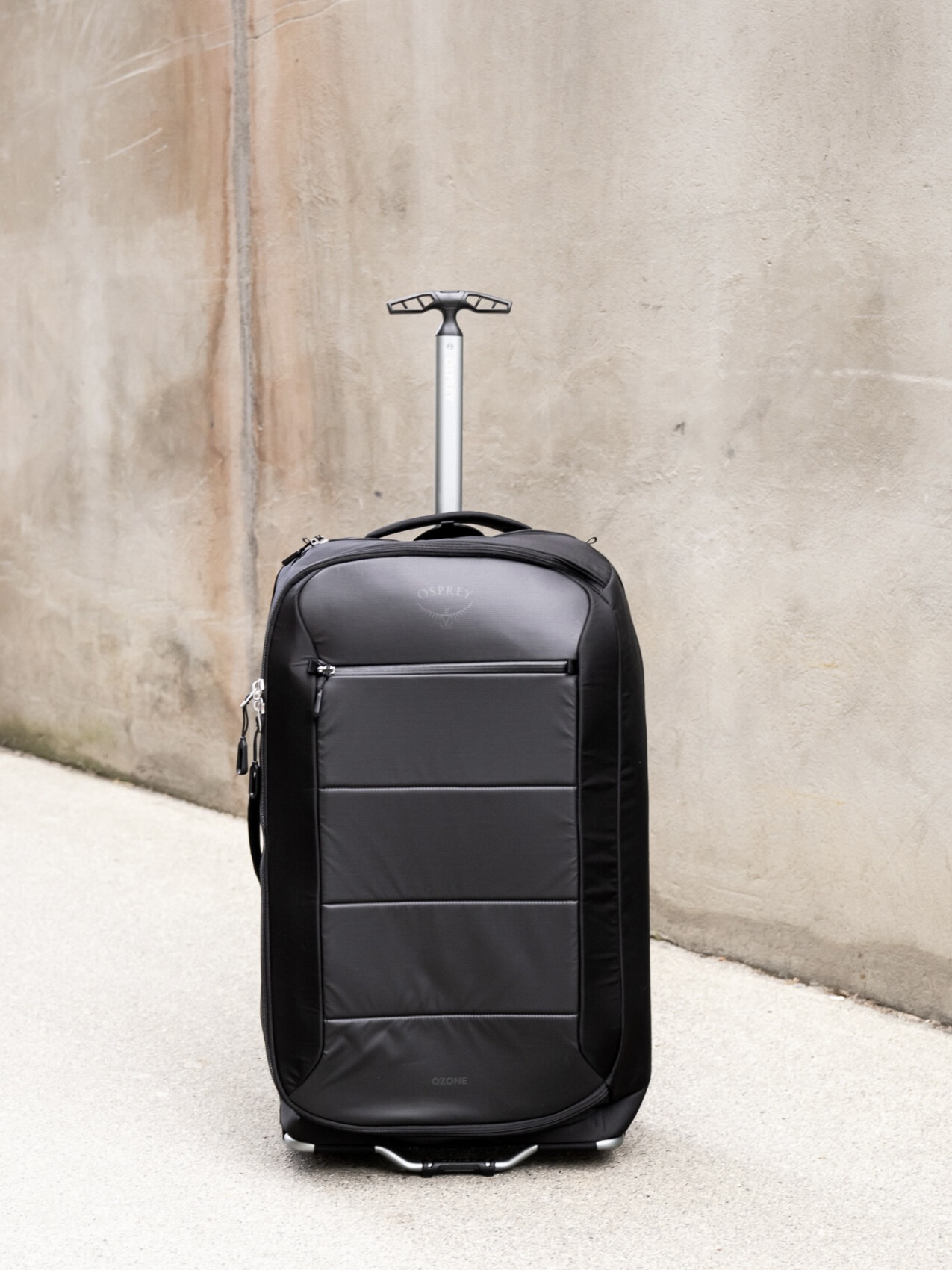 SOJOURN WHEELED TRAVEL PACK 80L BLACK