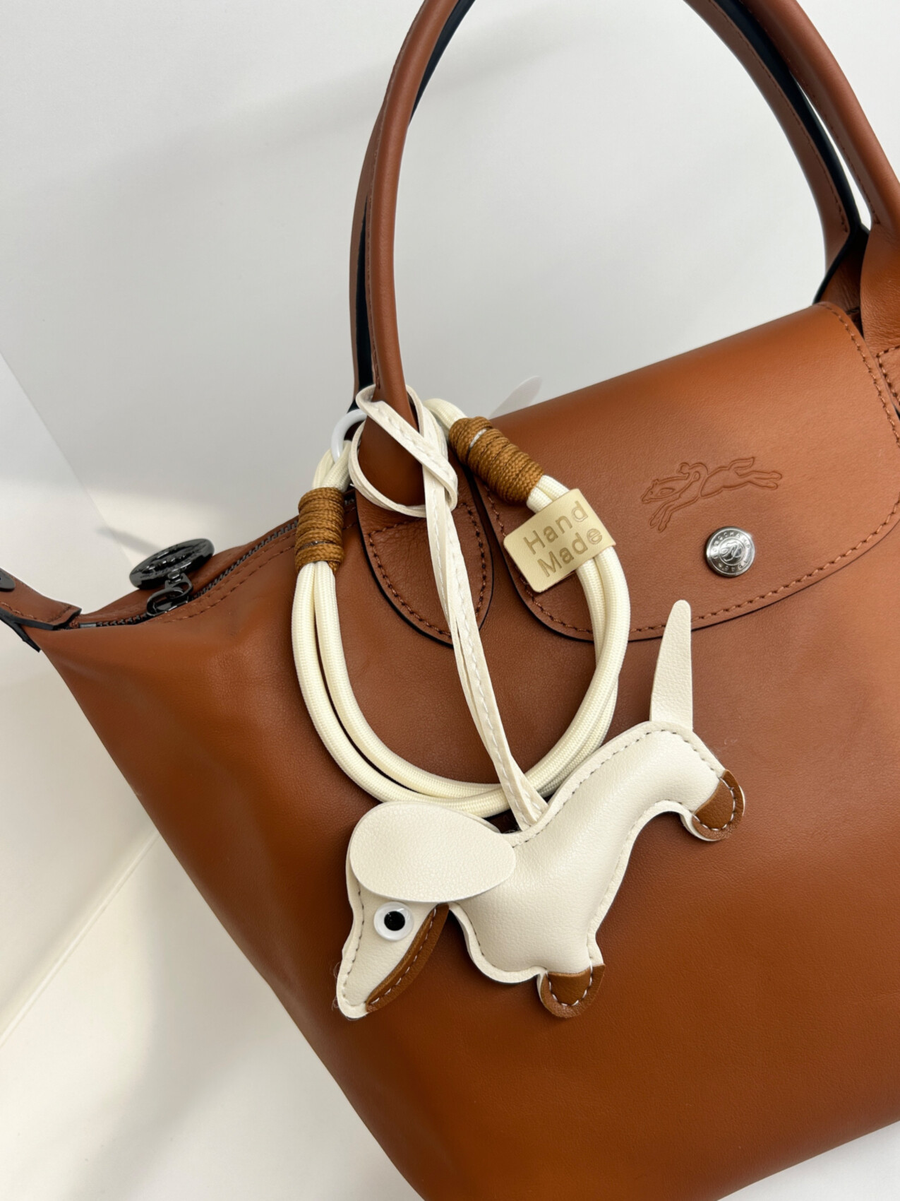 DARK DACHS CHARM W/ PHONE STRAP OFF WHITE
