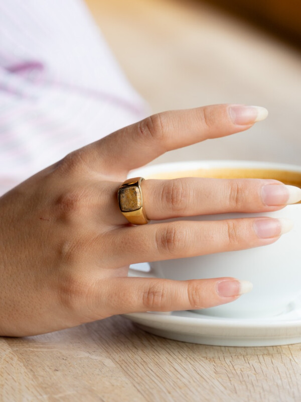 SIGNET RING MINI GOLD W/SAND MARBLE