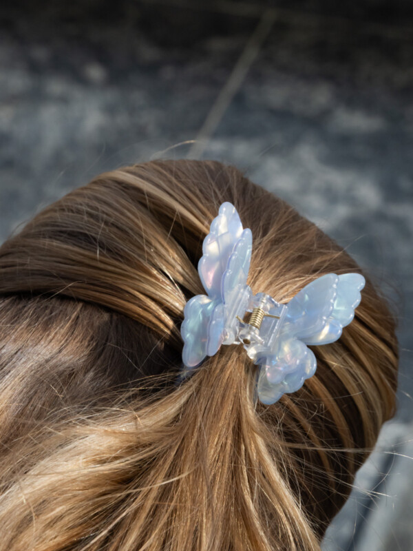 BUTTERFLY HAIR CLAW LIGHT BLUE