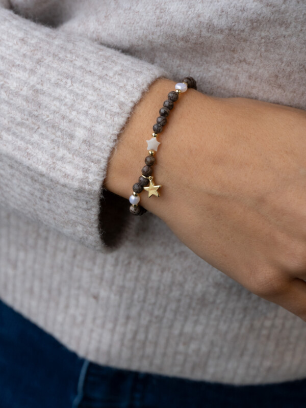 STONE BEAD BRACELET W/MOP STAR & PEARLS CHOCOLATE BROWN