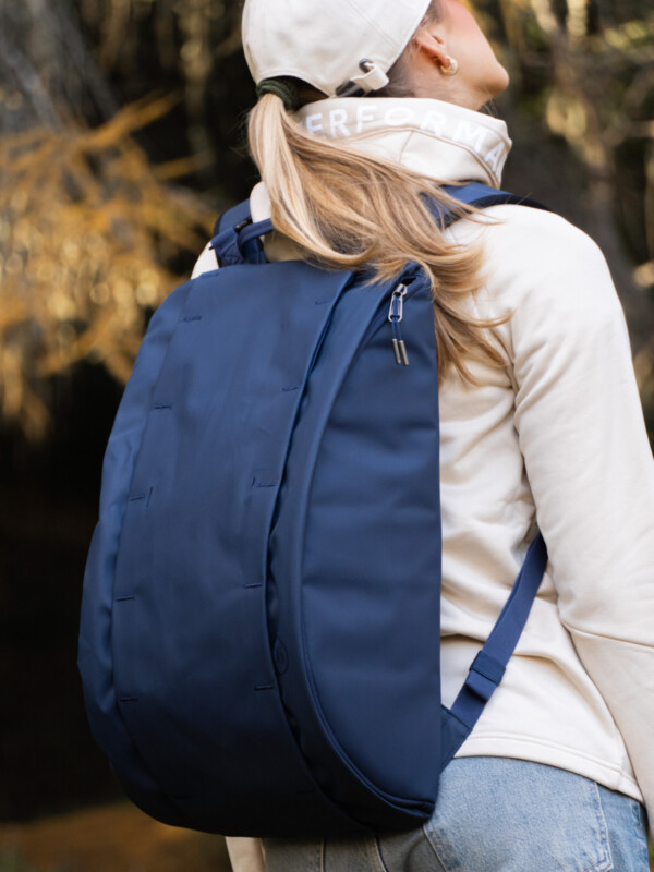 HUGGER BASE BACKPACK 15L blue hour