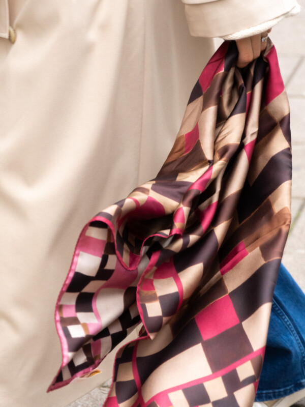 PREPPY SCARF 90X90 MULTI ROSEWOOD