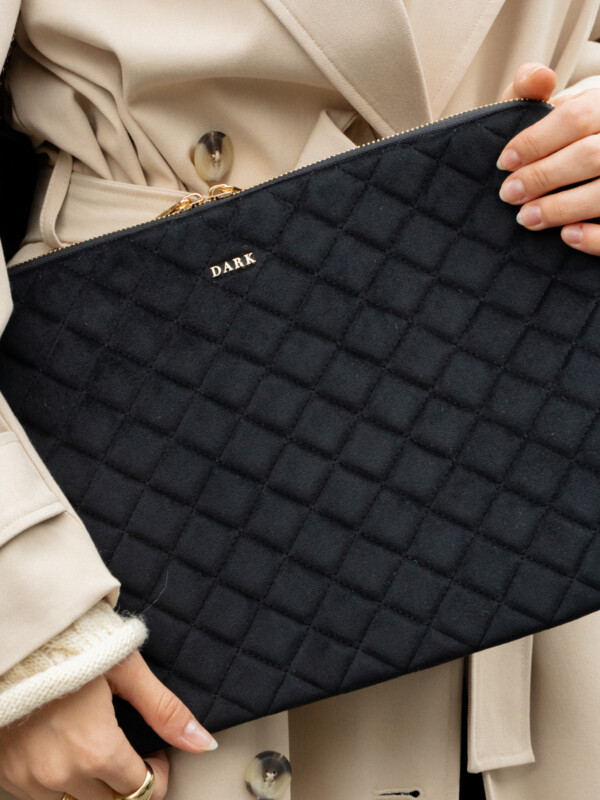 VELVET QUILTED MAC COVER BLACK