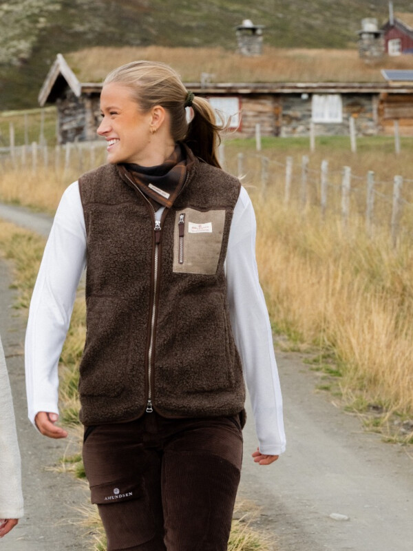 HEROES WOOL FLEECE VEST fra AMUNDSEN i fargen cowboy