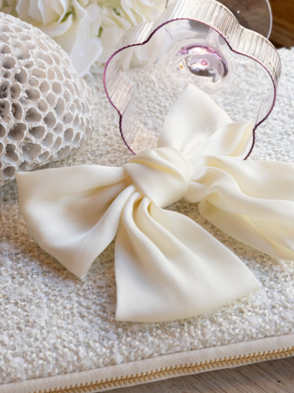 SATIN BOW HAIR CLIP VANILLA