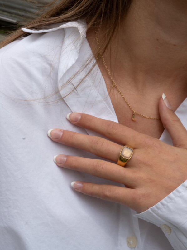 SIGNET RING MINI GOLD W/ROSE QUARTZ