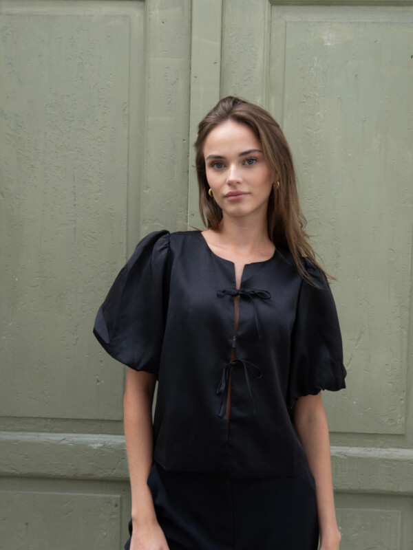 ASKA DULL SATIN BLOUSE BLACK