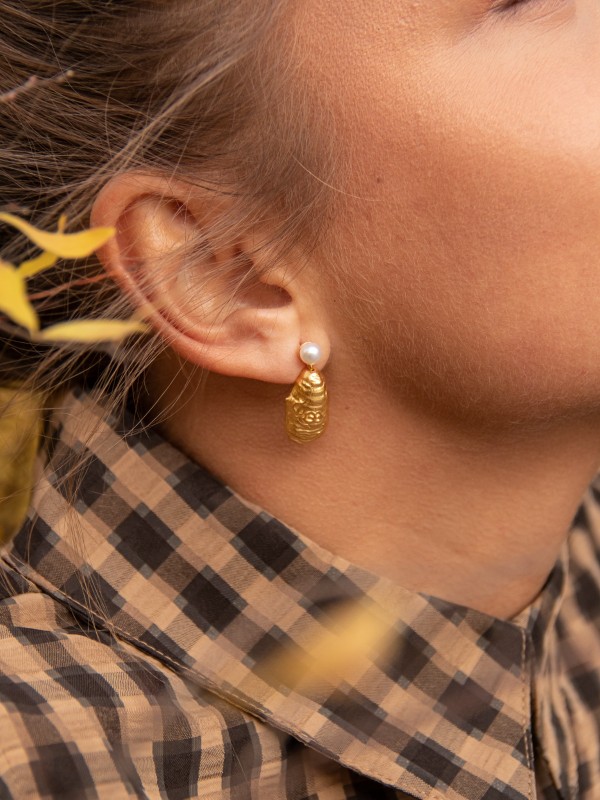 Oyster earrings gold