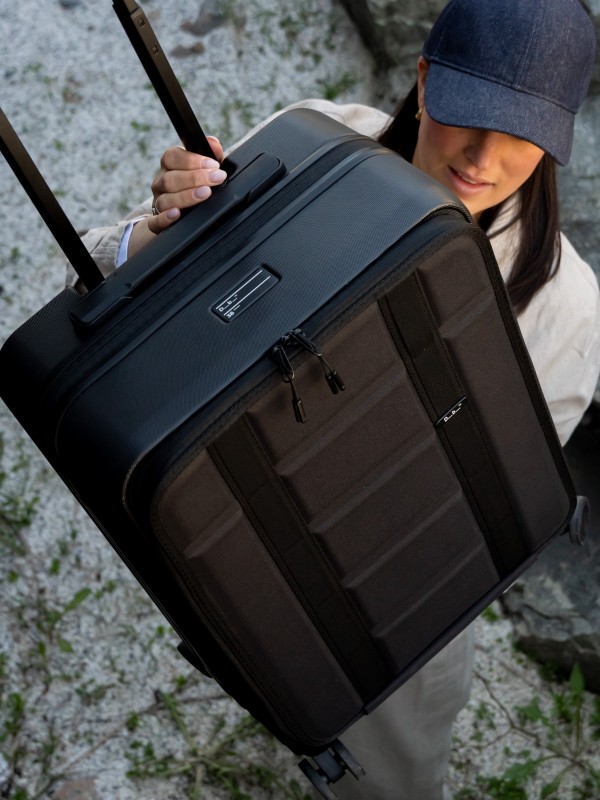 Ramverk Front-access Carry-on Black Out