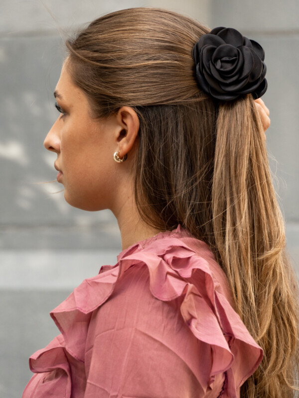 SATIN ROSE HAIR CLAW BLACK