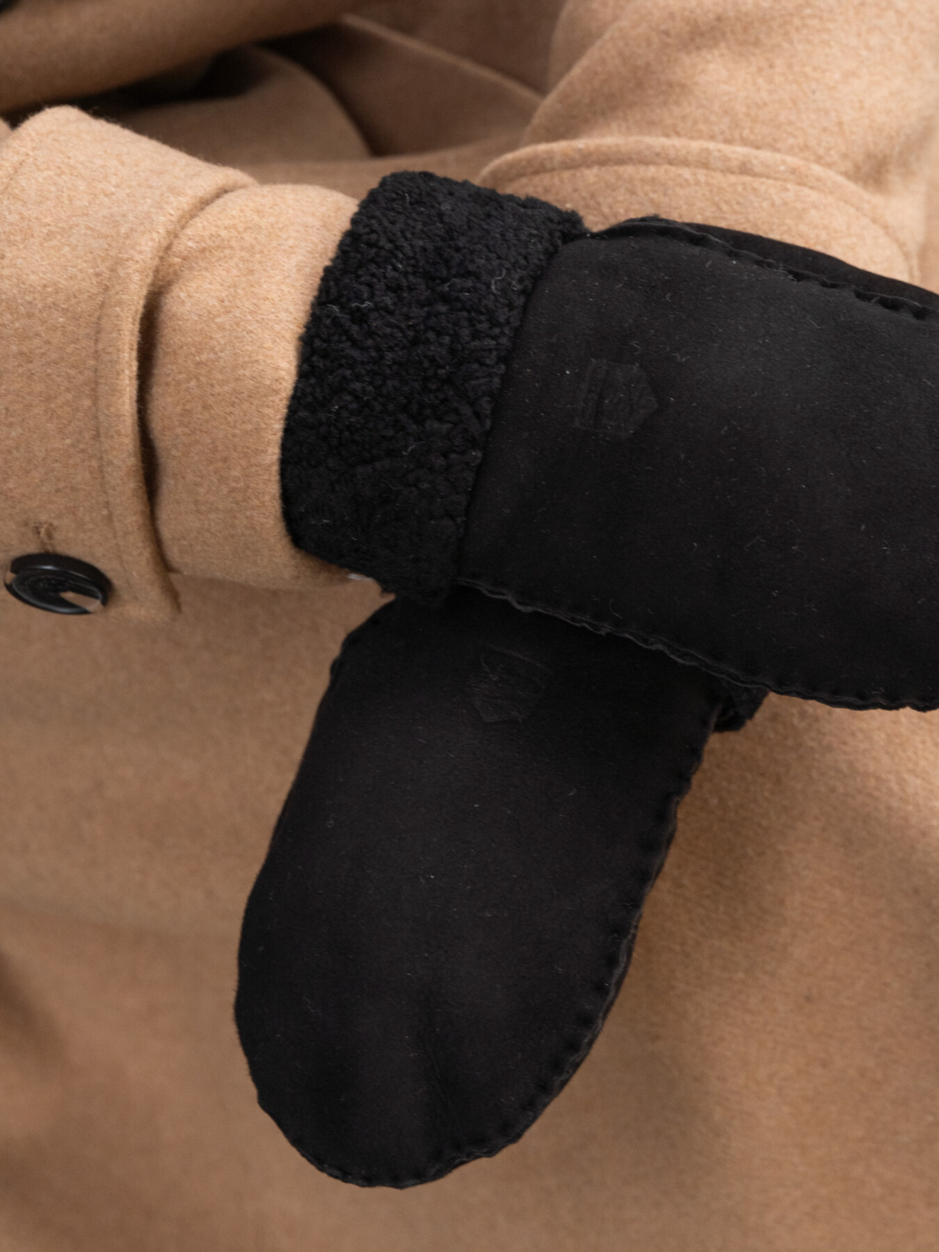 SHEEPSKIN MITT BLACK