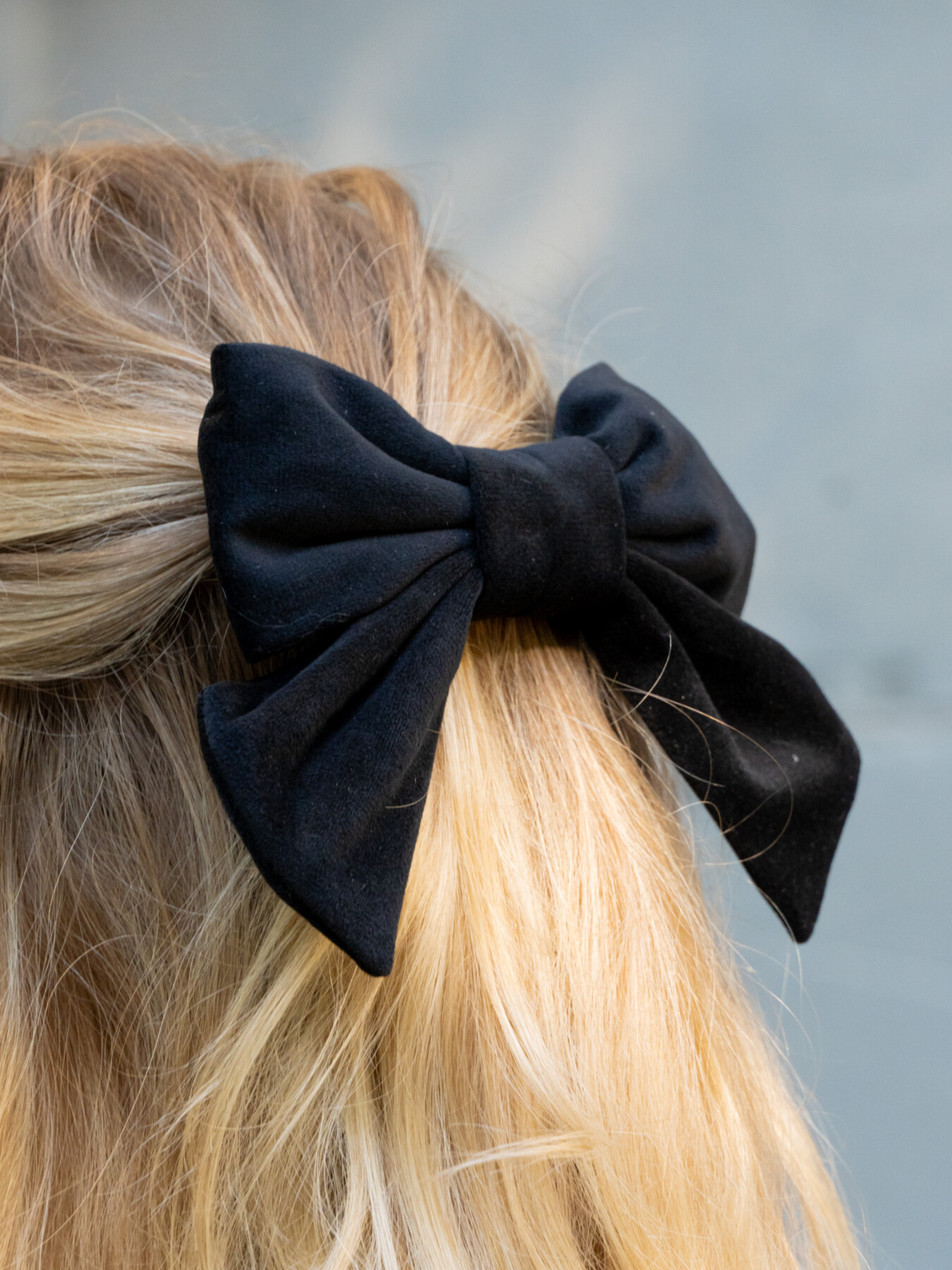 VELVET BOW HAIR CLIP BLACK