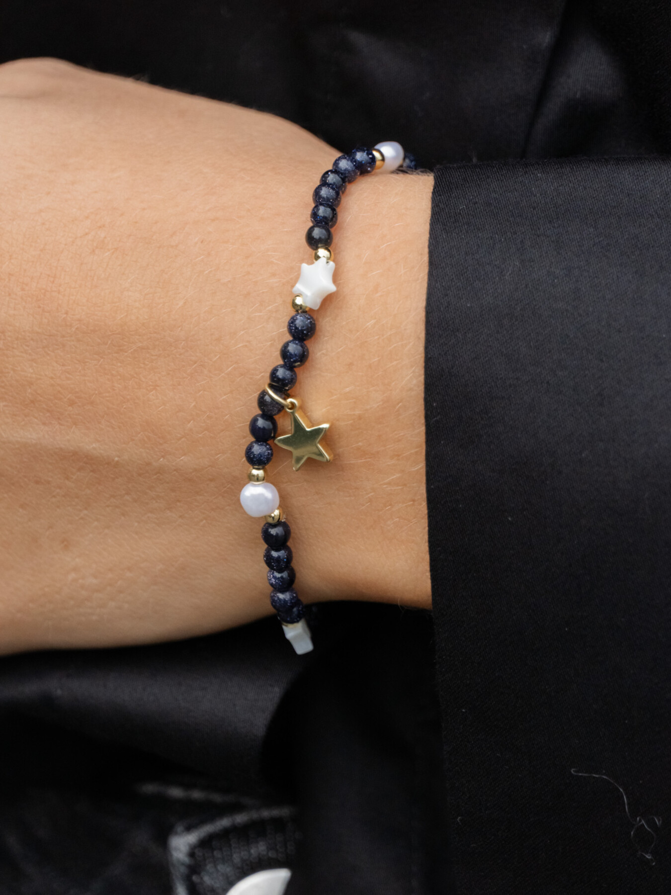 STONE BEAD BRACELET W/MOP STAR & PEARLS NAVY BLUE