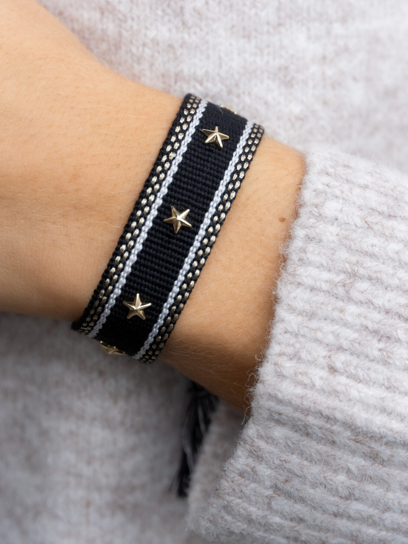 TØYARMBÅND STAR STUD BLACK W/GOLD