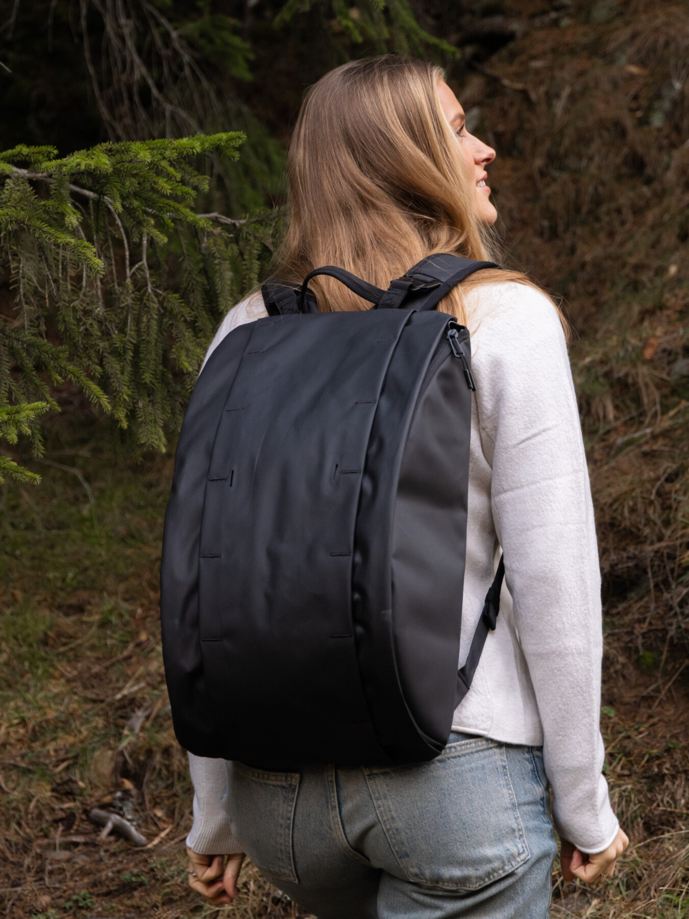 HUGGER BASE BACKPACK 15L BLACK OUT