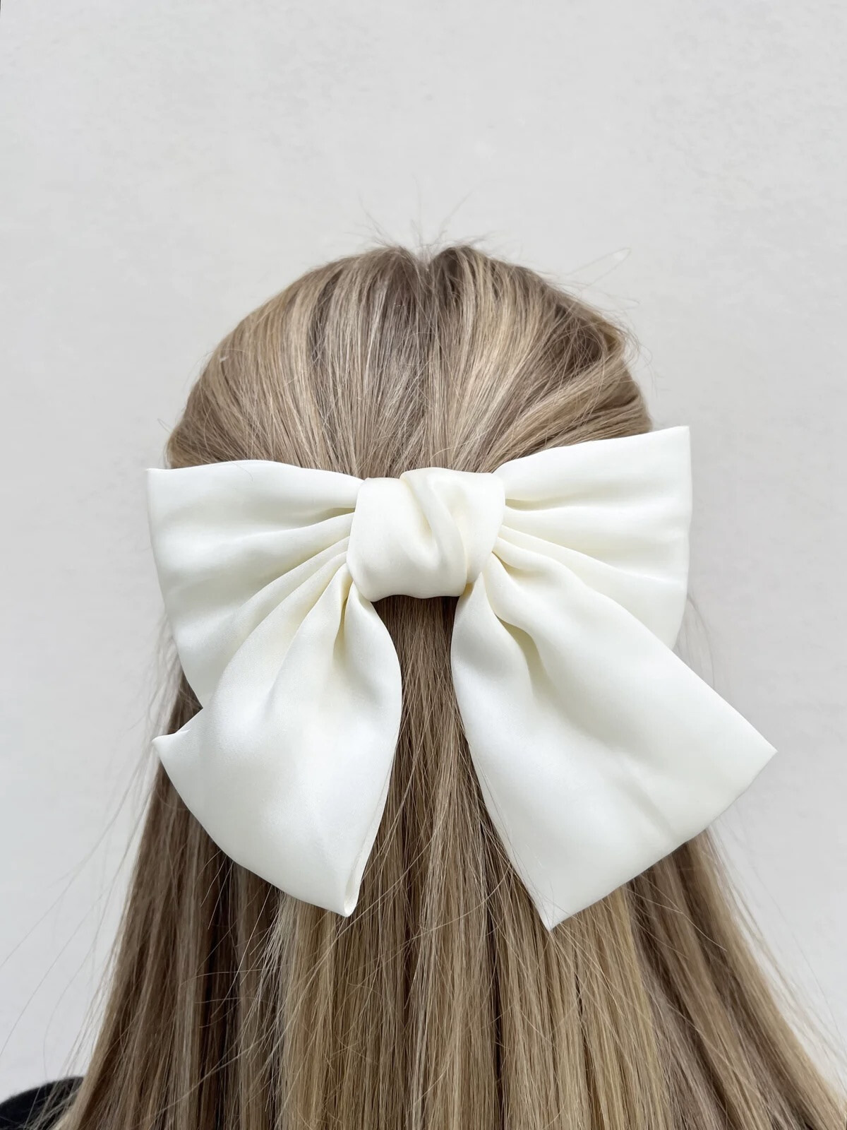 SATIN BOW HAIR CLIP VANILLA