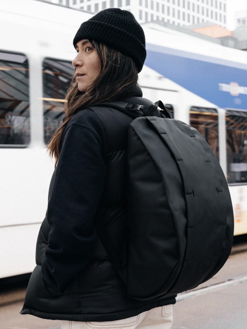 HUGGER BASE BACKPACK 15L BLACK OUT