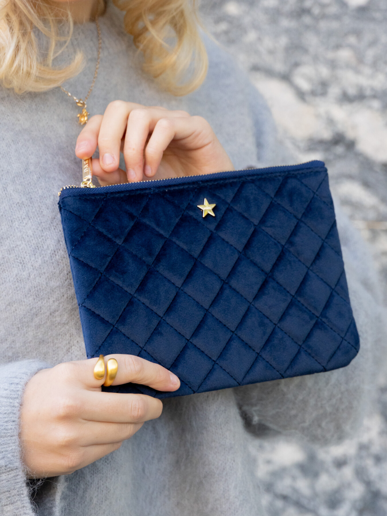 VELVET QUILTED SMALL POUCH NAVY BLUE