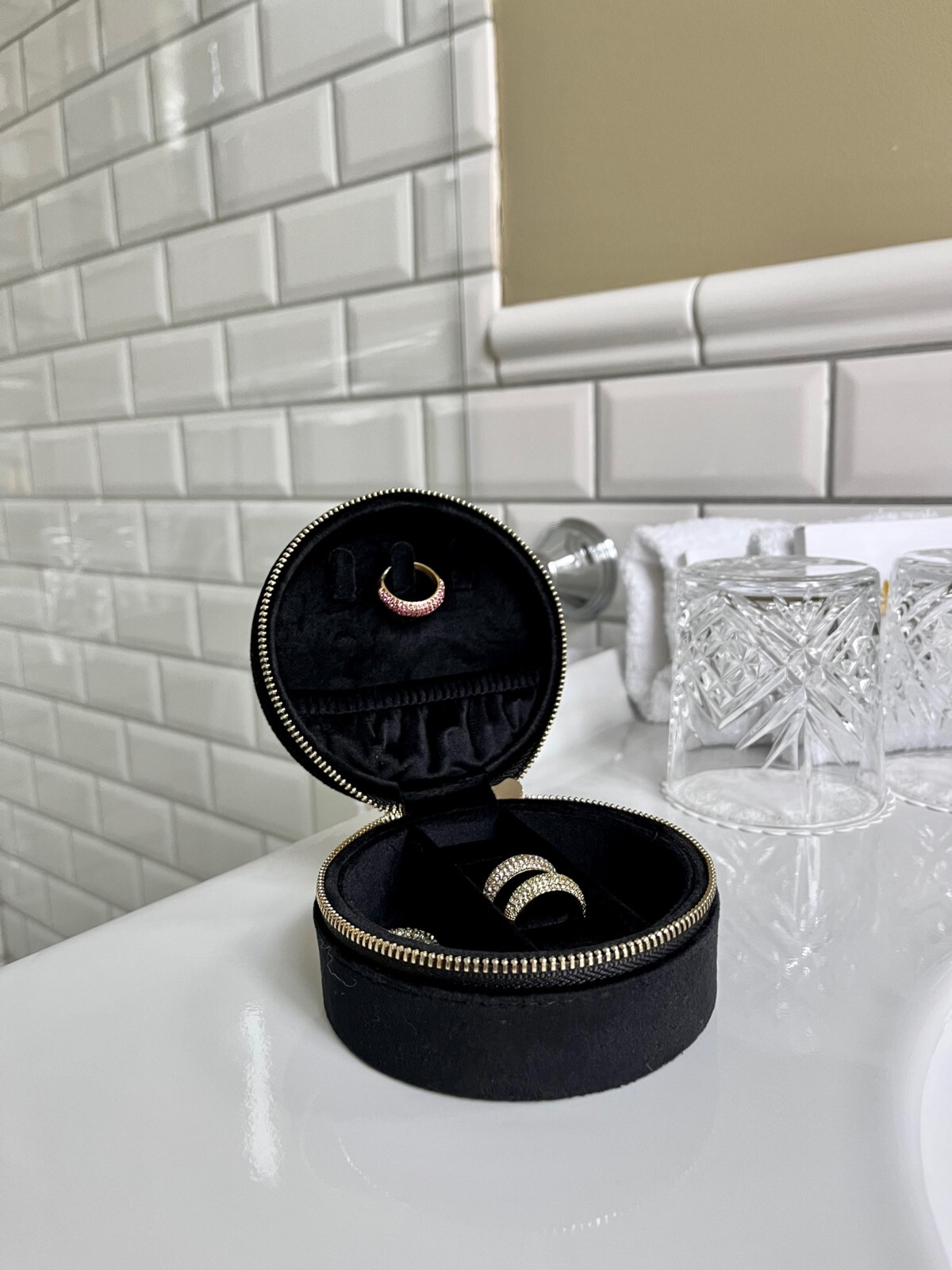 Velvet Jewellery Box Round Black