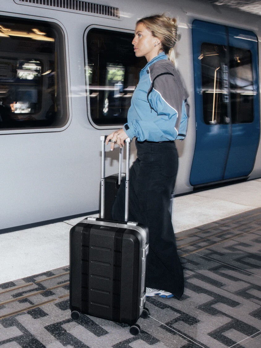 Ramverk Pro Front-access Carry-on