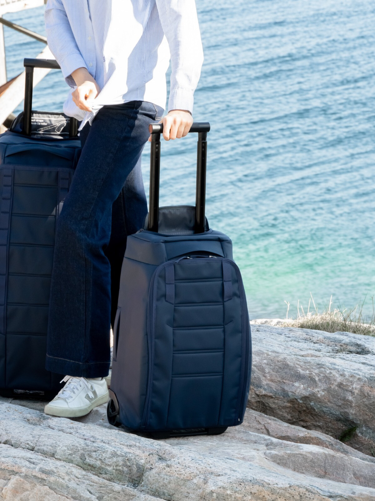 Hugger Roller Bag Carry-on 40L Blue Hour