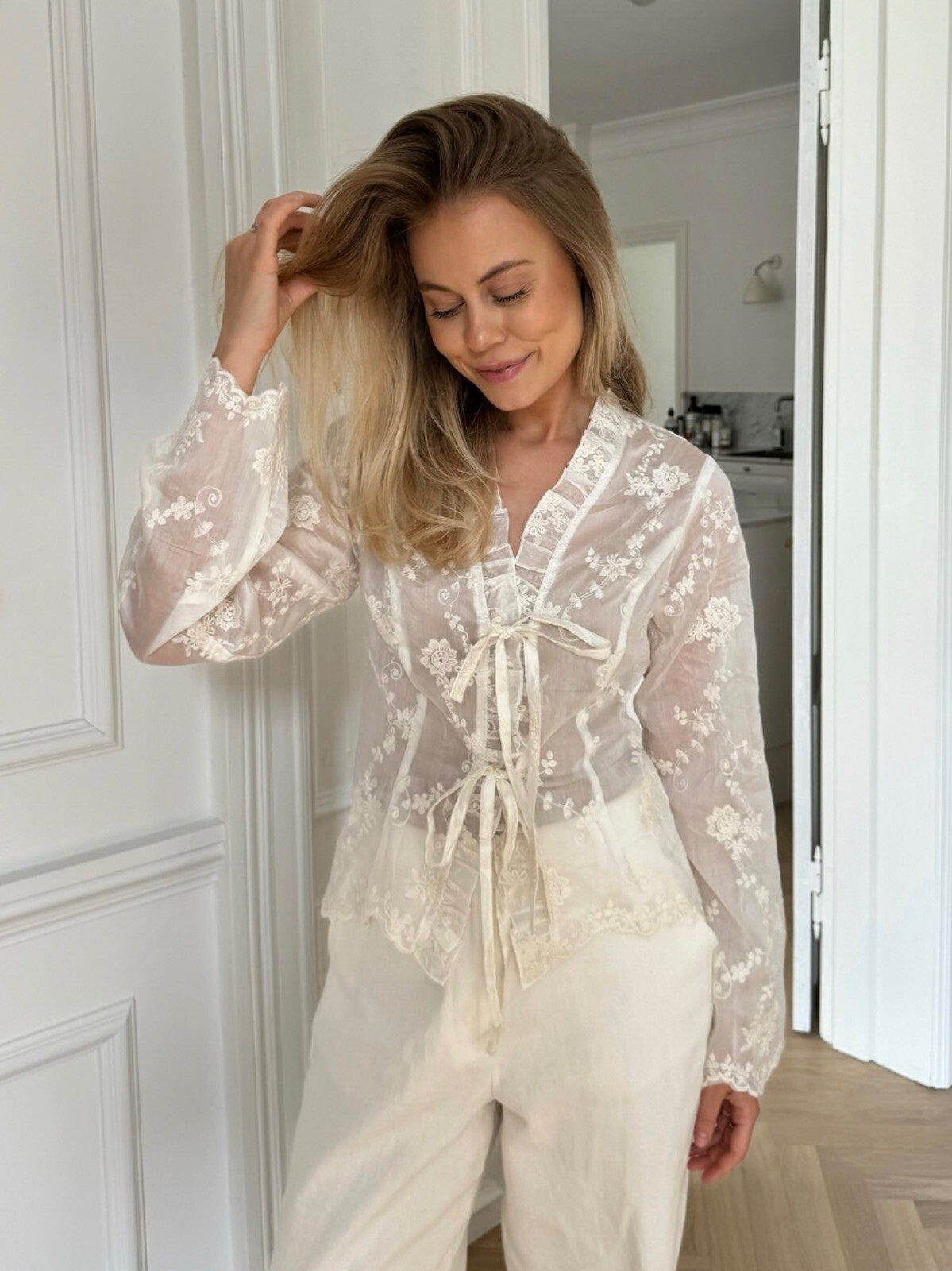 TAMI TIE TOP WHITE LACE